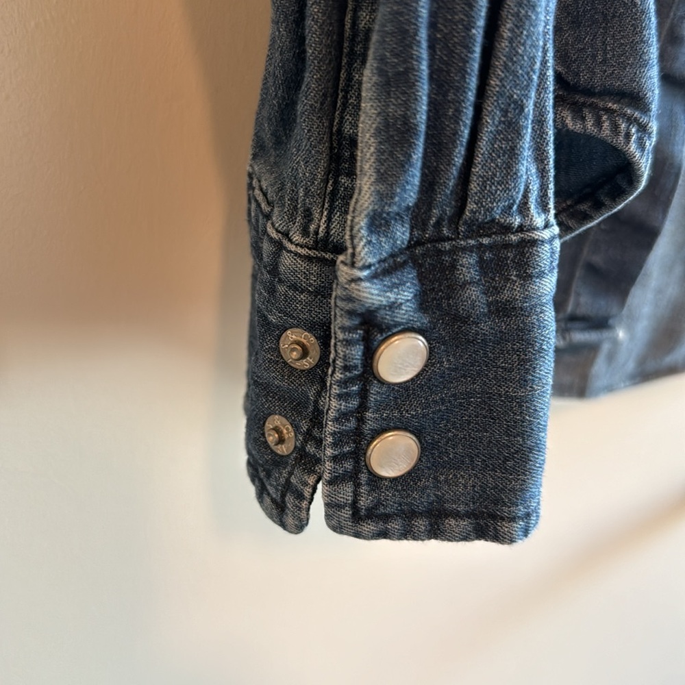 Levi's Button Down Sized Small - image 6